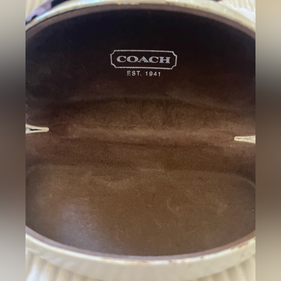 Woman’s Coach Sunglasses main image 9